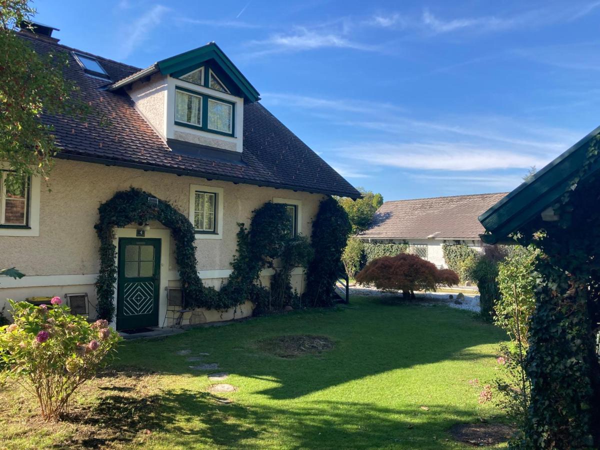 Haus Mit Sauna Und Privatem Badeteich In Anif Bei Salzburg Bagian luar foto