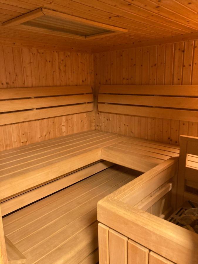 Haus Mit Sauna Und Privatem Badeteich In Anif Bei Salzburg Bagian luar foto